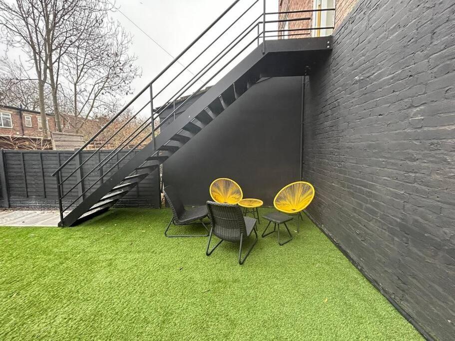Super Stylish Apartment In Urmston Flat 3 Extérieur photo