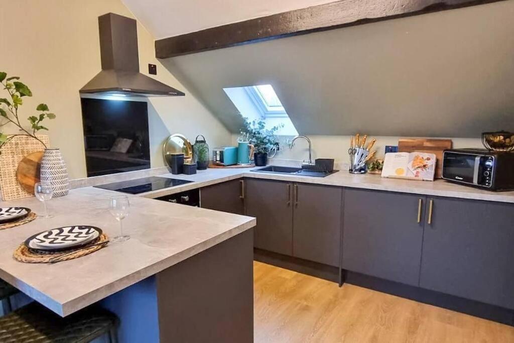 Super Stylish Apartment In Urmston Flat 3 Extérieur photo